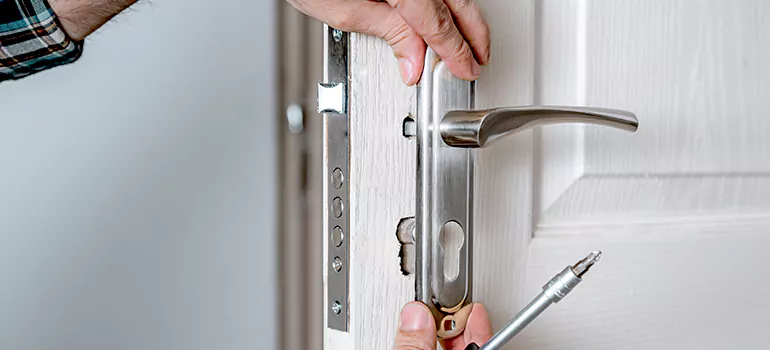 Front Door Knob Repair in Manoir Glenwood, NS